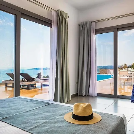 Villa Sleeps 6 Air Con Wifi