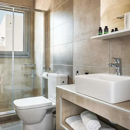 Sleeps 6 Air Con Wifi